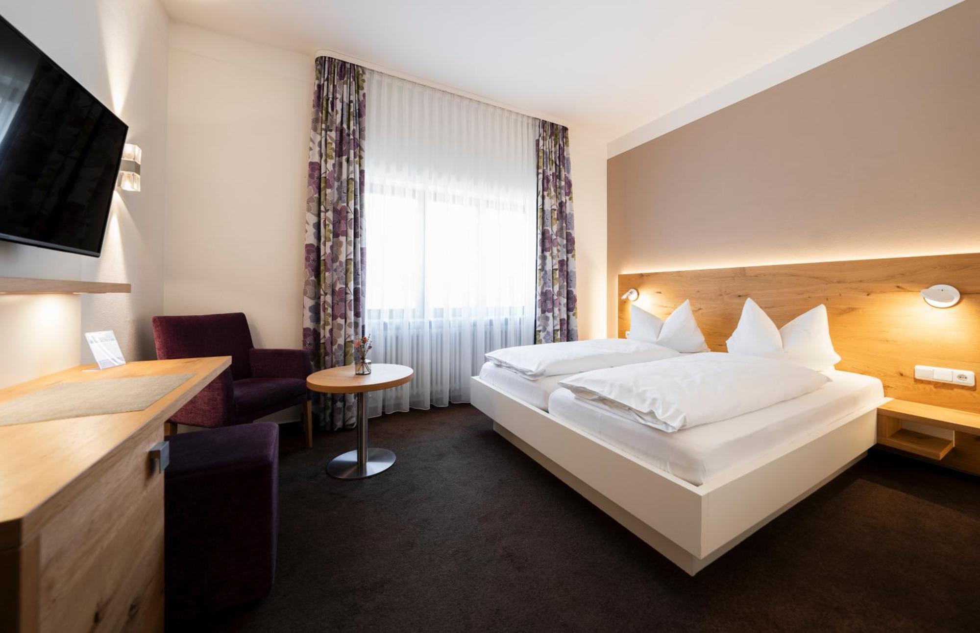 Hotel-Gasthof Rose Oberkirch  Exterior photo